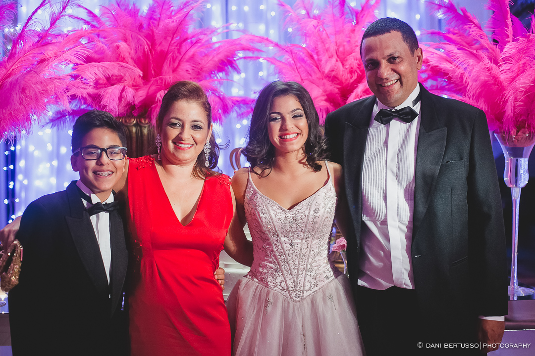 Fotografia Debutante - Festa a fantasia – Fotografia de 15 Anos - Fotografia de Casamento - Fotógrafa de Casamentos e Família SP - Dani Bertusso - Espaço Oscar Freire - Buffet Morenos São Paulo