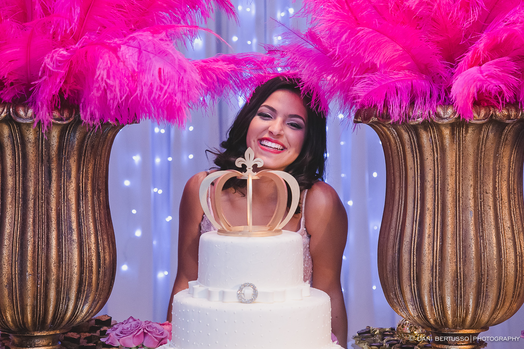 Fotografia Debutante - Festa a fantasia – Fotografia de 15 Anos - Fotografia de Casamento - Fotógrafa de Casamentos e Família SP - Dani Bertusso - Espaço Oscar Freire - Buffet Morenos São Paulo