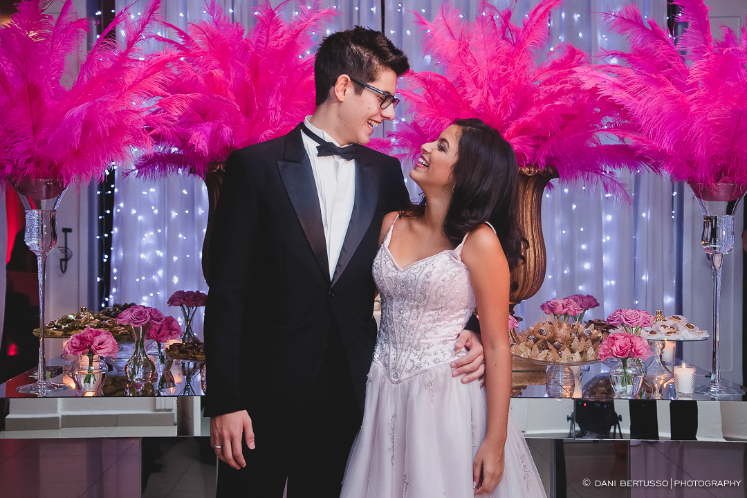 Fotografia Debutante - Festa a fantasia – Fotografia de 15 Anos - Fotografia de Casamento - Fotógrafa de Casamentos e Família SP - Dani Bertusso - Espaço Oscar Freire - Buffet Morenos São Paulo