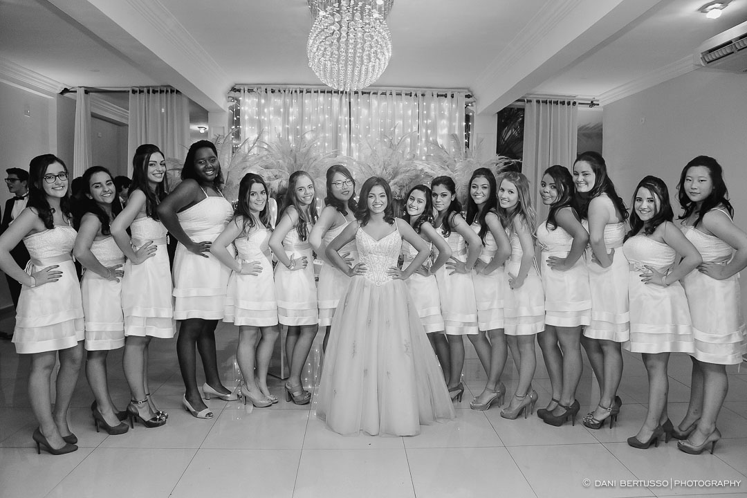 Fotografia Debutante - Festa a fantasia – Fotografia de 15 Anos - Fotografia de Casamento - Fotógrafa de Casamentos e Família SP - Dani Bertusso - Espaço Oscar Freire - Buffet Morenos São Paulo