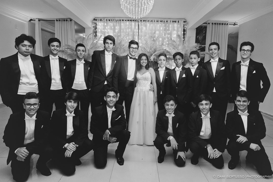 Fotografia Debutante - Festa a fantasia – Fotografia de 15 Anos - Fotografia de Casamento - Fotógrafa de Casamentos e Família SP - Dani Bertusso - Espaço Oscar Freire - Buffet Morenos São Paulo