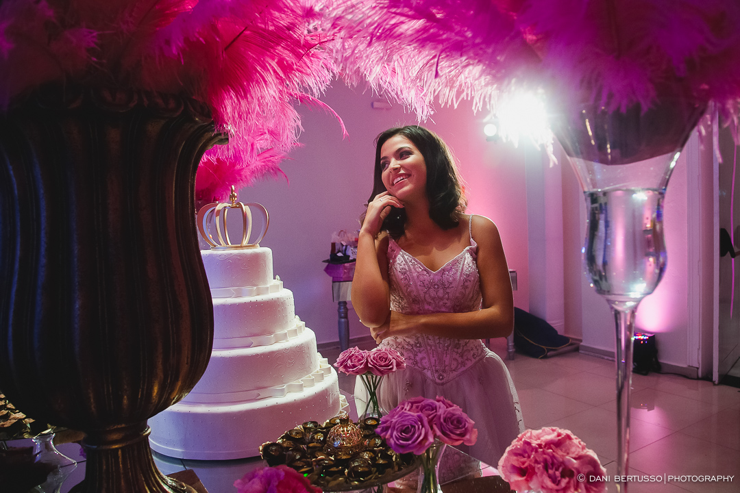 Fotografia Debutante - Festa a fantasia – Fotografia de 15 Anos - Fotografia de Casamento - Fotógrafa de Casamentos e Família SP - Dani Bertusso - Espaço Oscar Freire - Buffet Morenos São Paulo