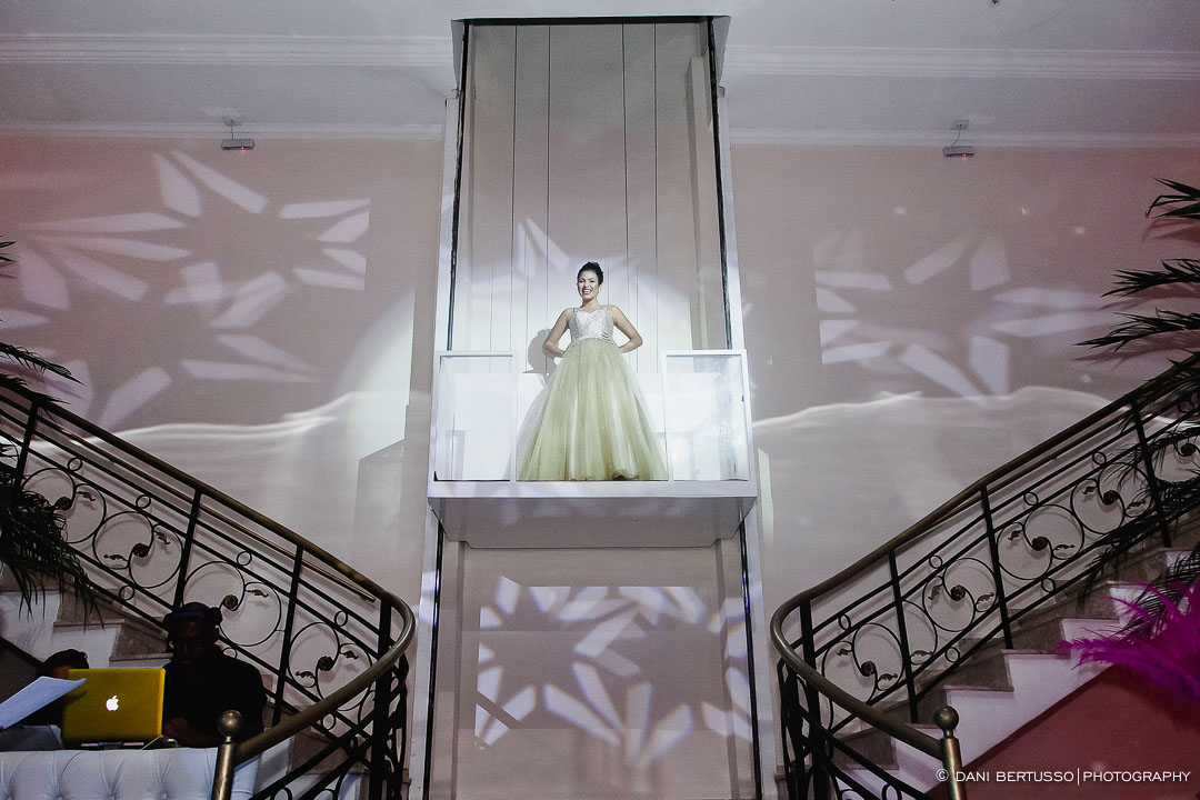 Fotografia Debutante - Festa a fantasia – Fotografia de 15 Anos - Fotografia de Casamento - Fotógrafa de Casamentos e Família SP - Dani Bertusso - Espaço Oscar Freire - Buffet Morenos São Paulo