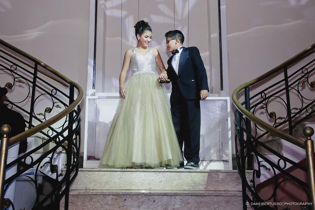 Fotografia Debutante - Festa a fantasia – Fotografia de 15 Anos - Fotografia de Casamento - Fotógrafa de Casamentos e Família SP - Dani Bertusso - Espaço Oscar Freire - Buffet Morenos São Paulo