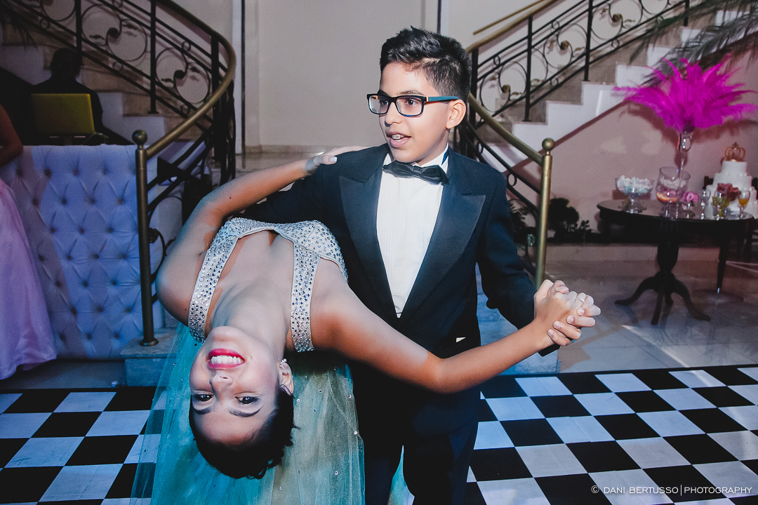Fotografia Debutante - Festa a fantasia – Fotografia de 15 Anos - Fotografia de Casamento - Fotógrafa de Casamentos e Família SP - Dani Bertusso - Espaço Oscar Freire - Buffet Morenos São Paulo