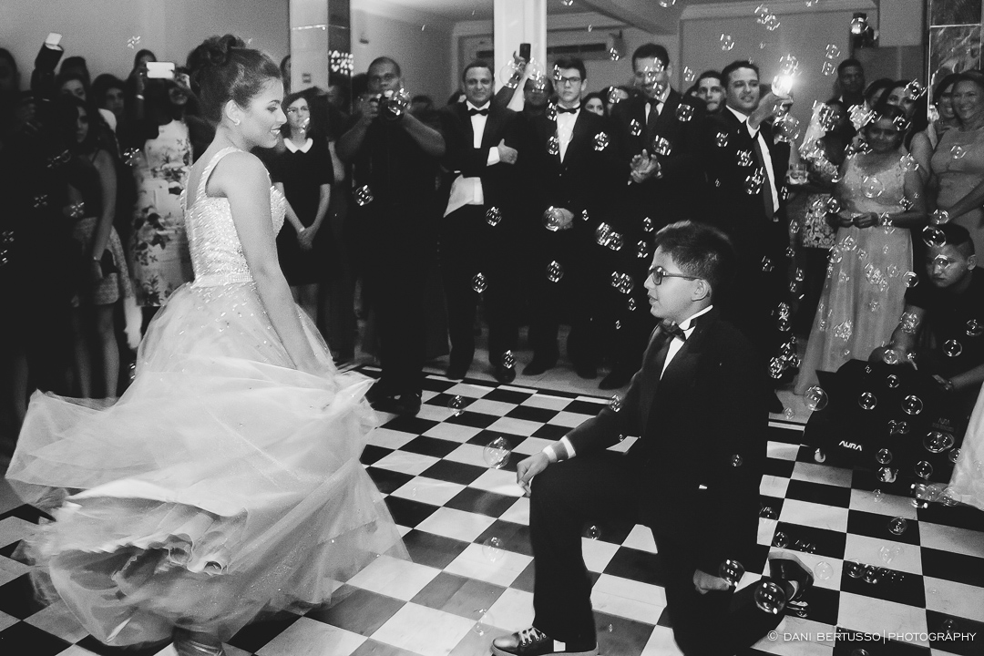Fotografia Debutante - Festa a fantasia – Fotografia de 15 Anos - Fotografia de Casamento - Fotógrafa de Casamentos e Família SP - Dani Bertusso - Espaço Oscar Freire - Buffet Morenos São Paulo