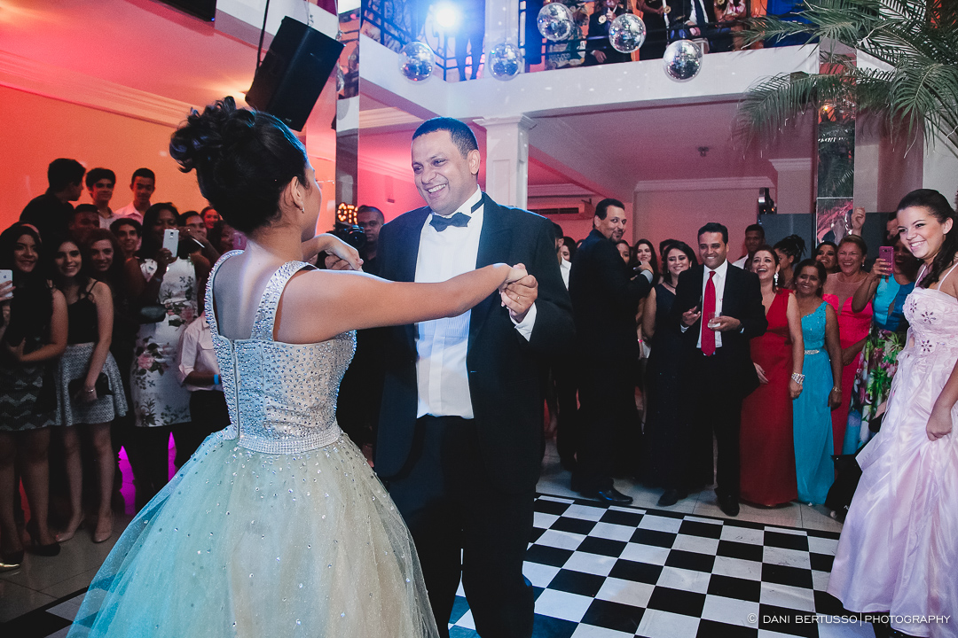 Fotografia Debutante - Festa a fantasia – Fotografia de 15 Anos - Fotografia de Casamento - Fotógrafa de Casamentos e Família SP - Dani Bertusso - Espaço Oscar Freire - Buffet Morenos São Paulo