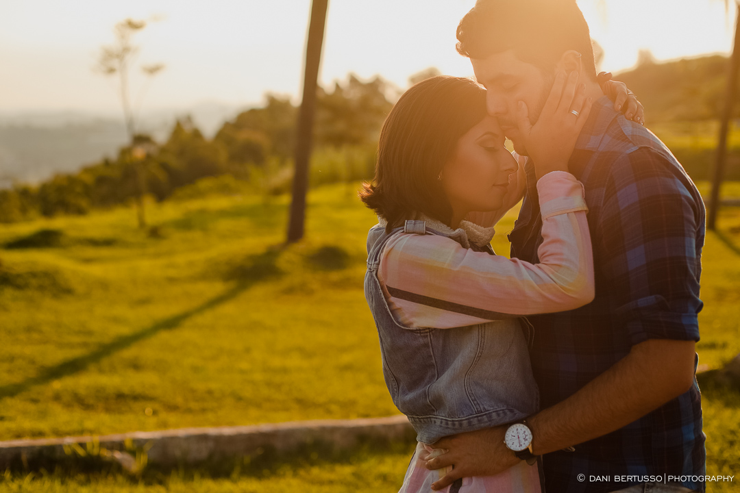 Ensaio fotográfico - Pre wedding - Destination wedding - Fotografia de Casamento - Sessão de fotos no Campo - Fotógrafa de Casamentos em SP - Dani Bertusso