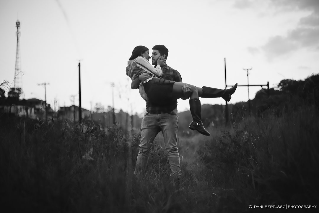 Ensaio fotográfico - Pre wedding - Destination wedding - Fotografia de Casamento - Sessão de fotos no Campo - Fotógrafa de Casamentos em SP - Dani Bertusso