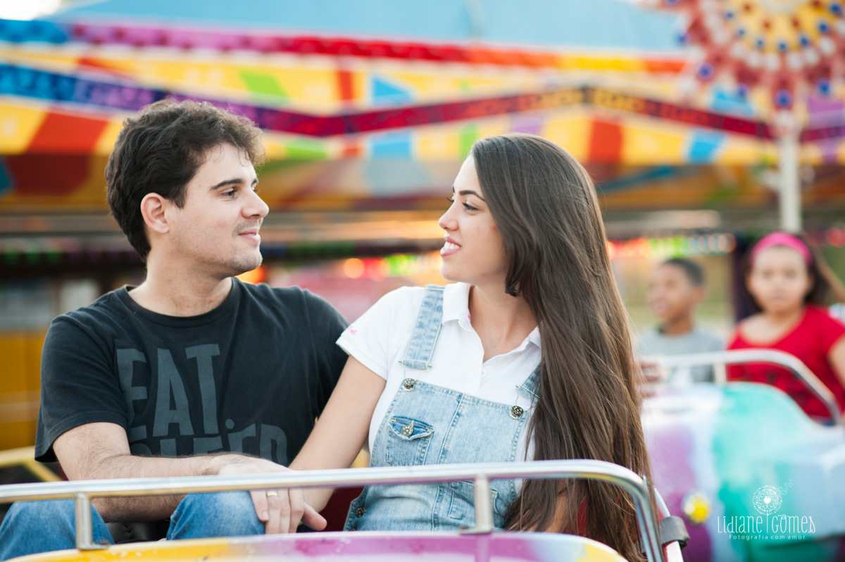 ensaio de casais, ensaio pré casamento, fotos pré wedding, pré wedding, parque de diversão, ensaio no parque, ensaio de casal no parque de diversao, casal e parque de diversao