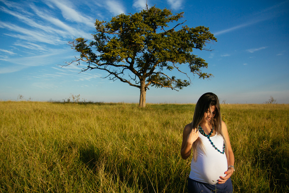 LINDA GRÁVIDA EM ENSAIO FOTOGRÁFICO DE GESTANTE EM LUGARES LINDOS EM INDAIATUBA SP PRÓXIMO À CAMPINAS SP
