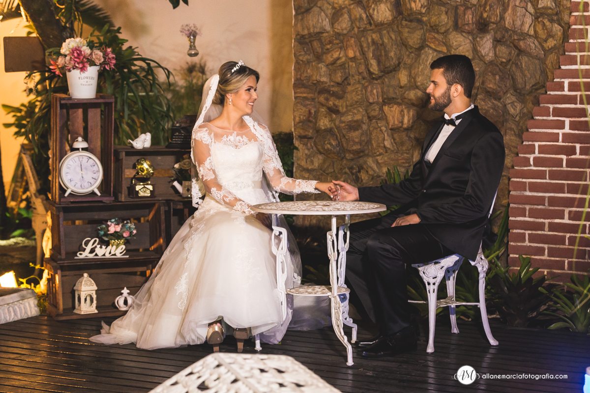 casal sentado no ensaio