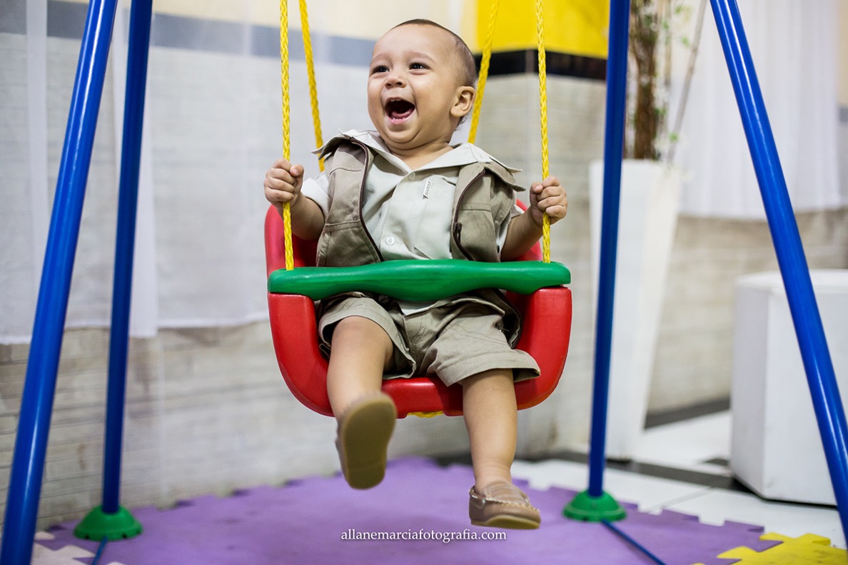 fotos criança no balanço em festa infantil