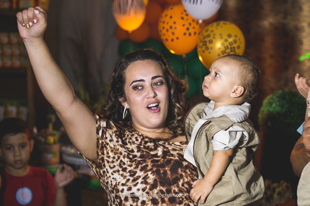mae e filho na festa de 1 ano