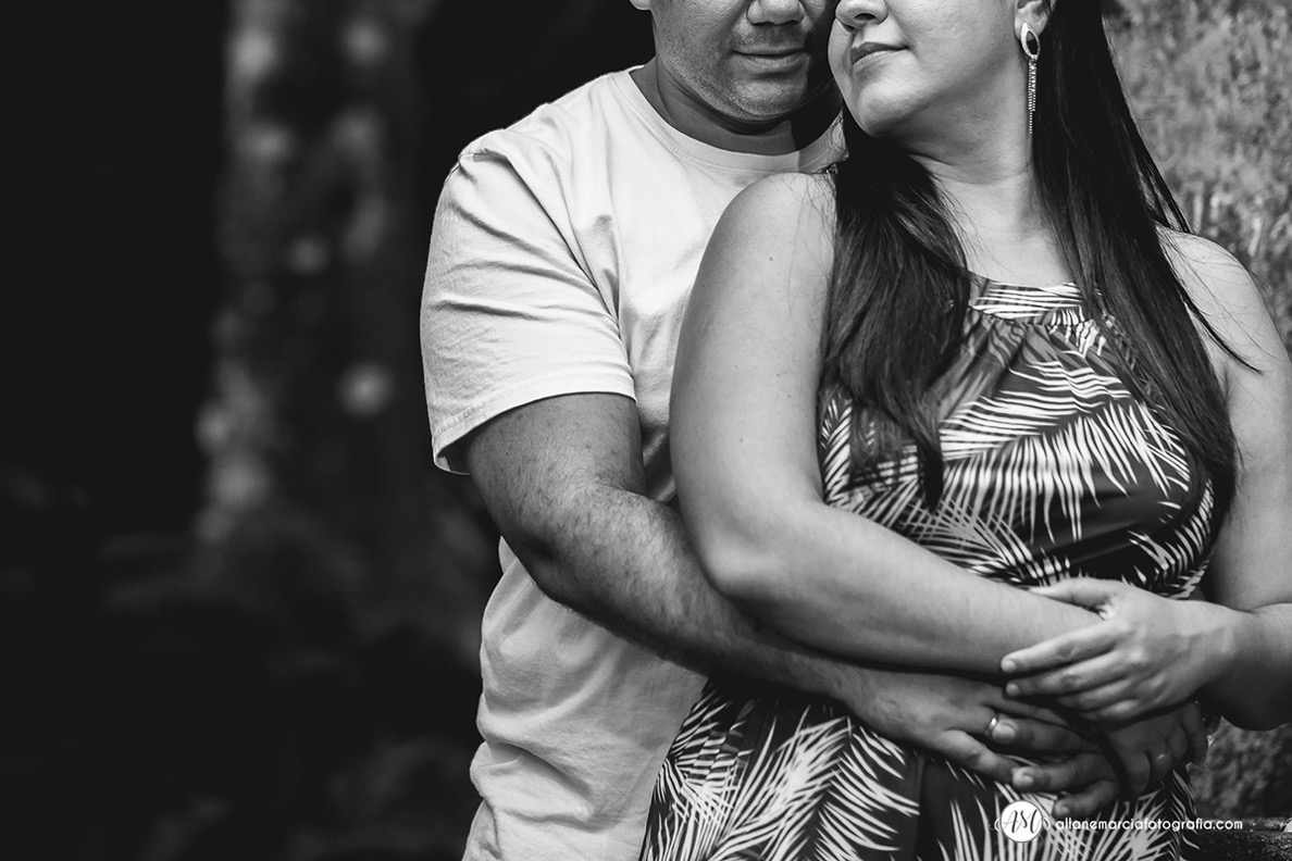 fotografia de noivos abraçado