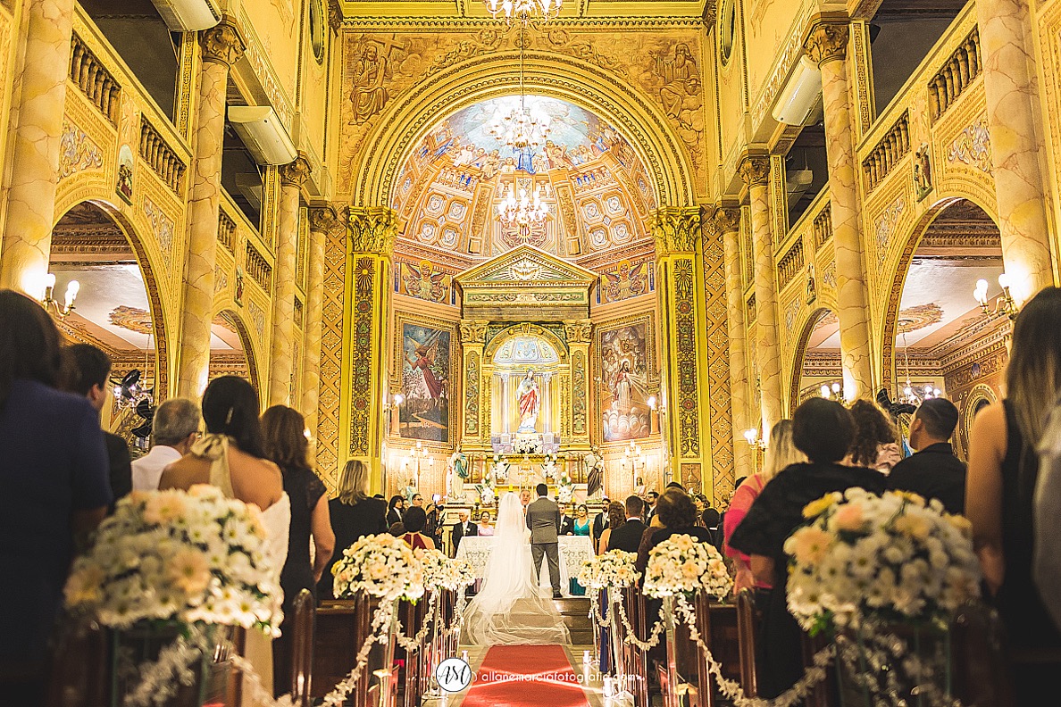 Noivos no altar