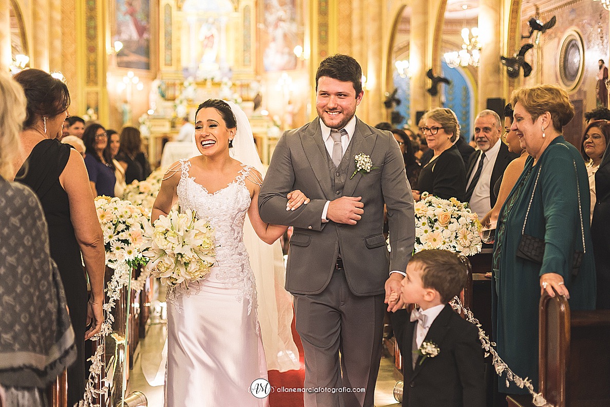 saida dos noivos da igreja