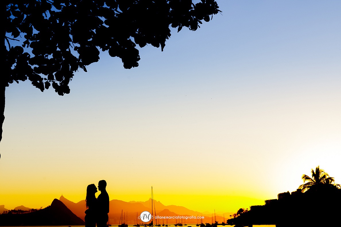 silueta de casal