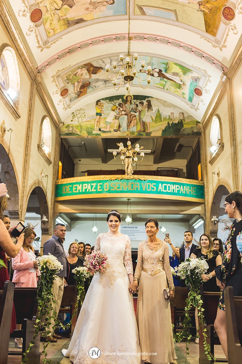 entrada da noiva em igreja católica
