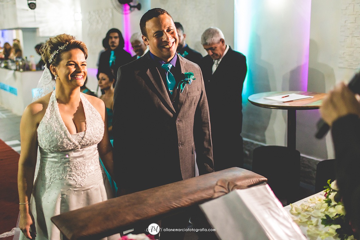 noivos no altar