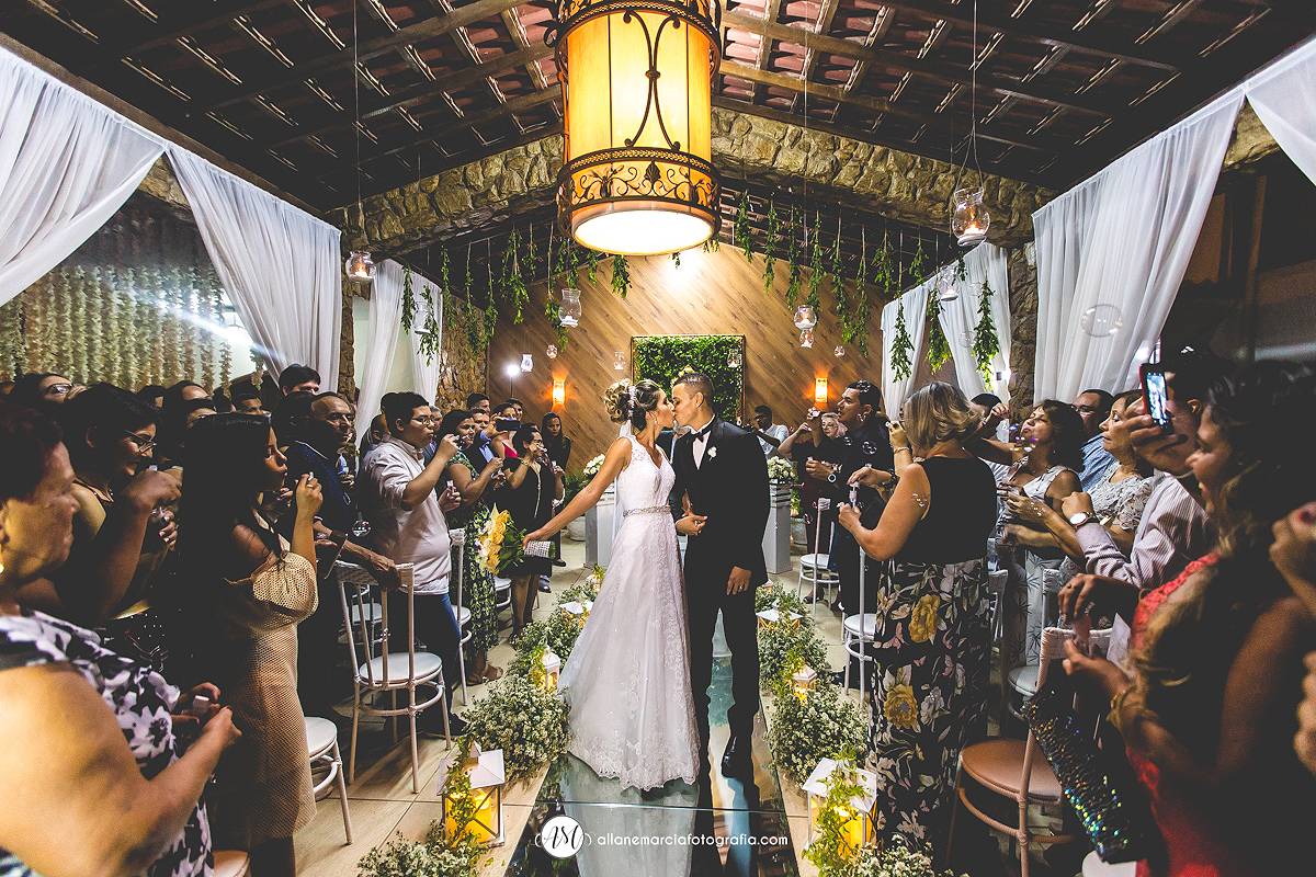 saida do casal na cerimonia