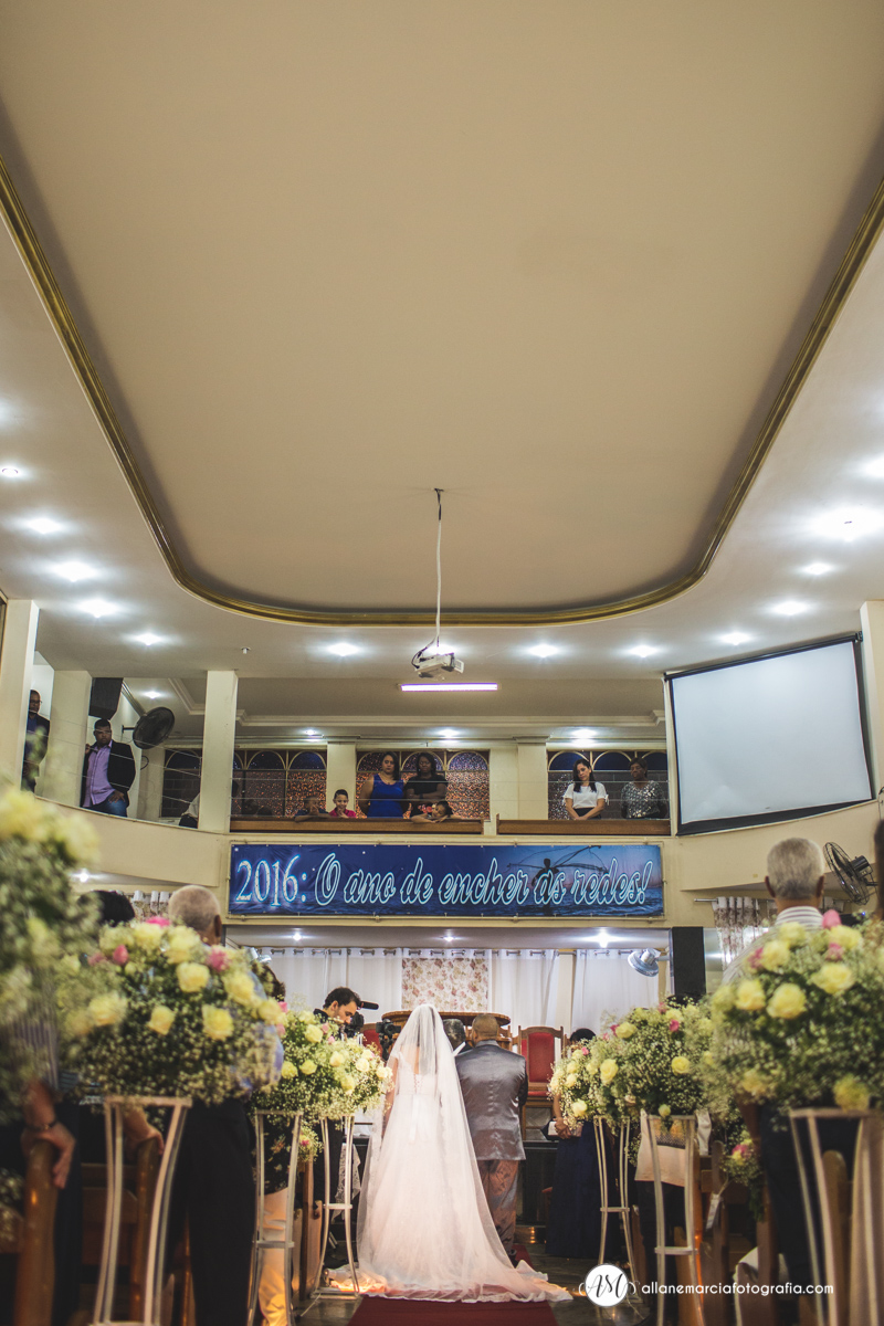 noivos na igreja