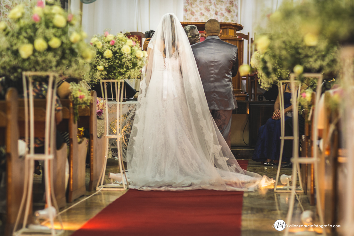 noivos no altar