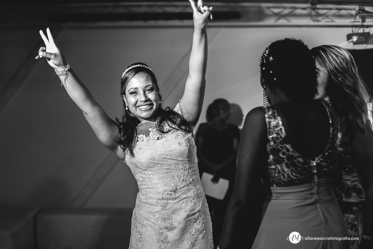 noiva na pista de dança