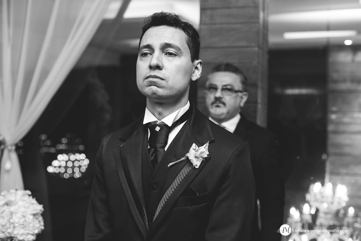 noivo emocionado