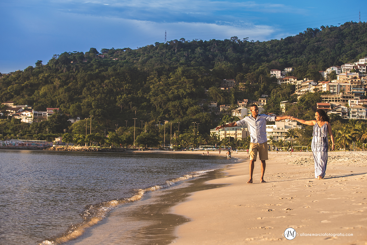 noivos na praia