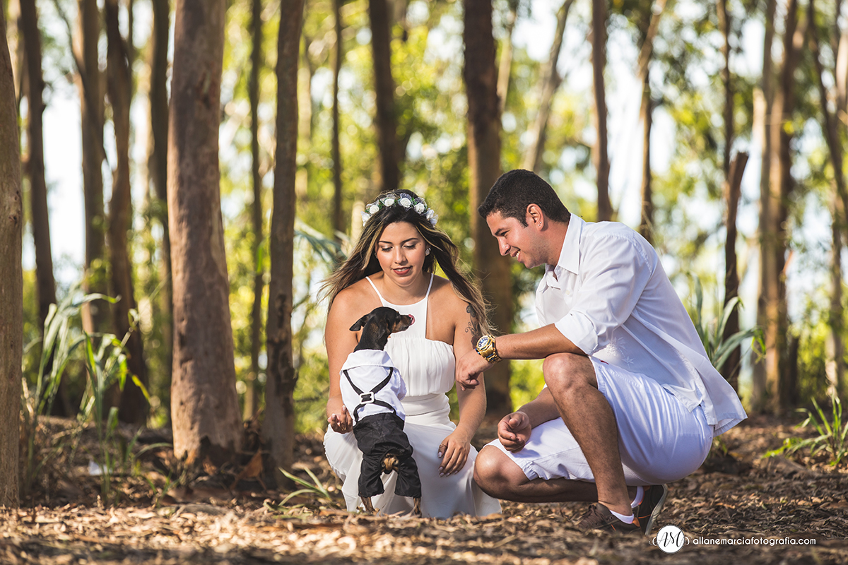 ensaio de casal com cachorro