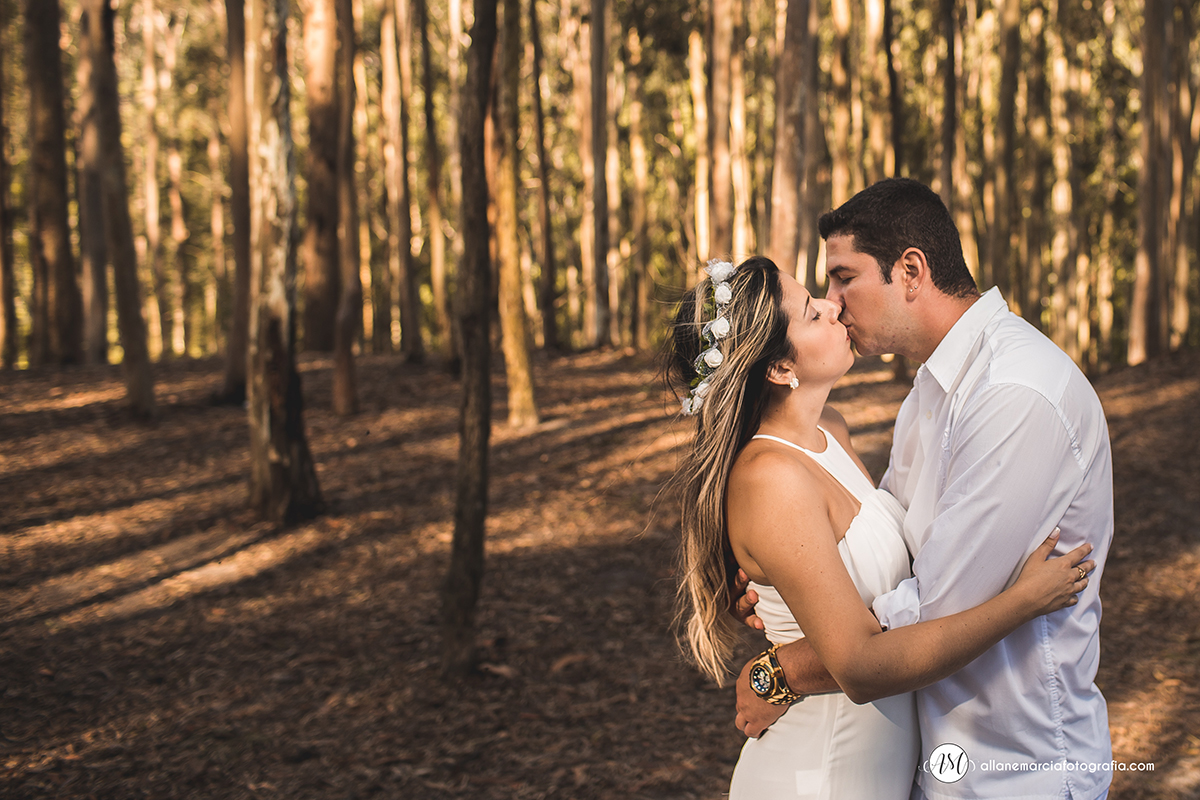 noivos se beijando