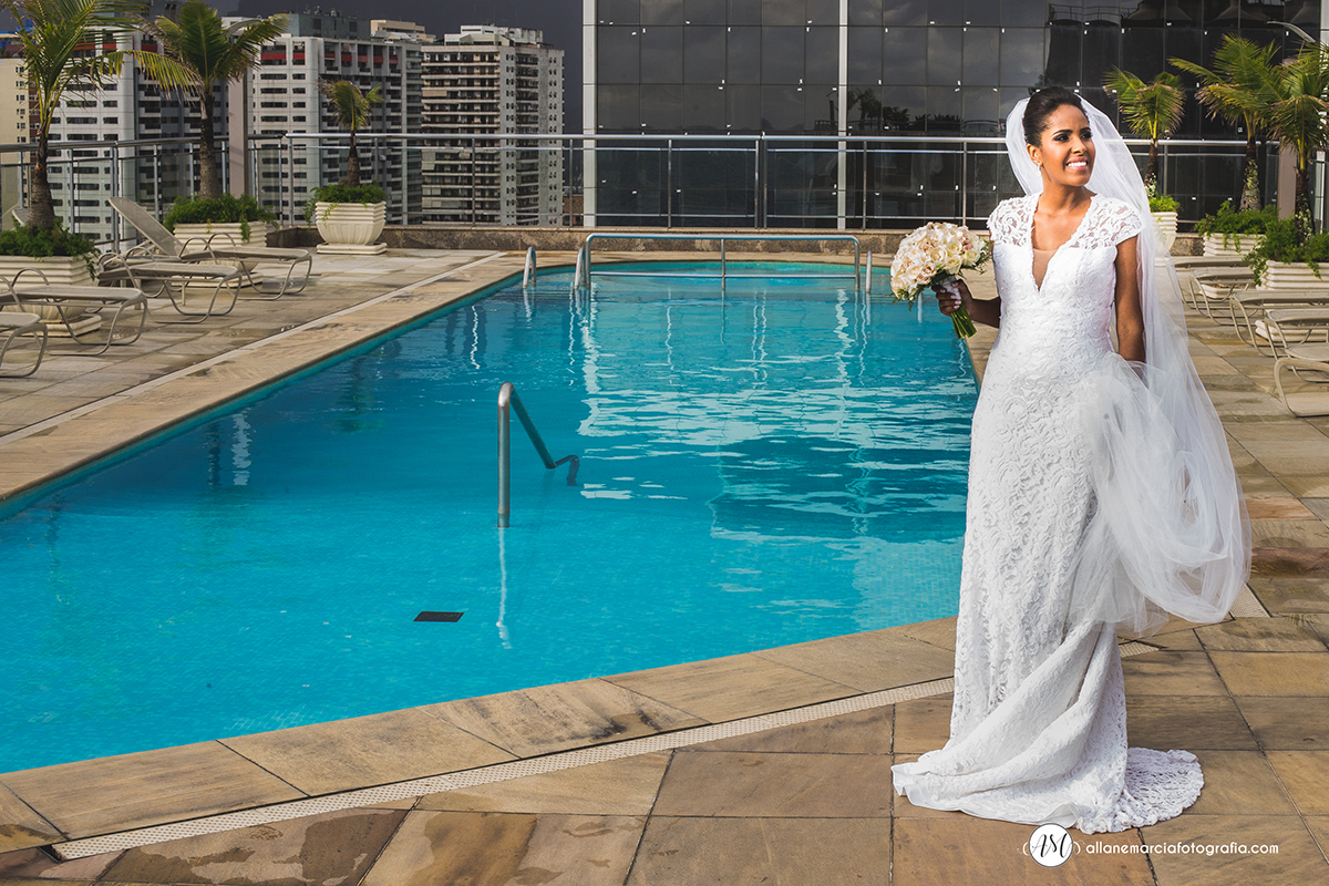 Fotografia da noiva n piscina