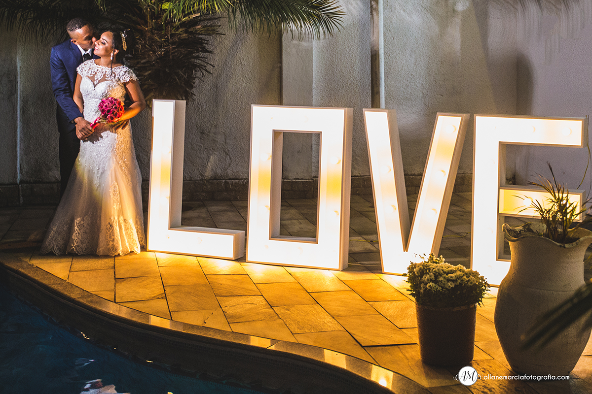 placa Love para casamento