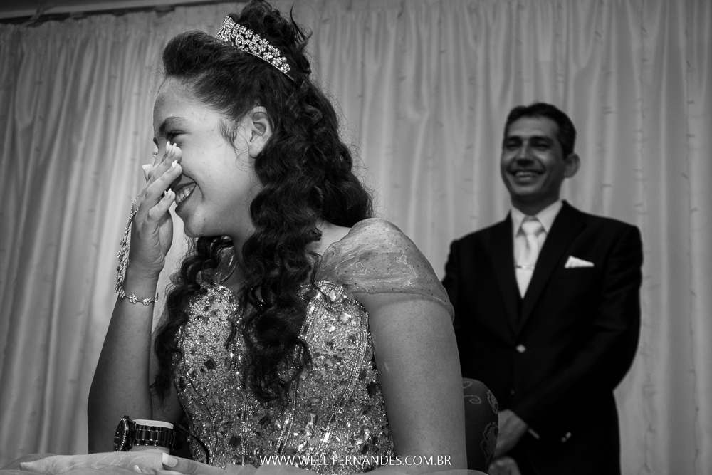 debutante emocionada