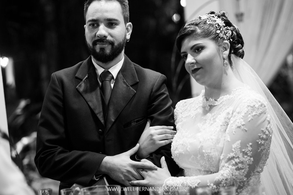 noivos no altar