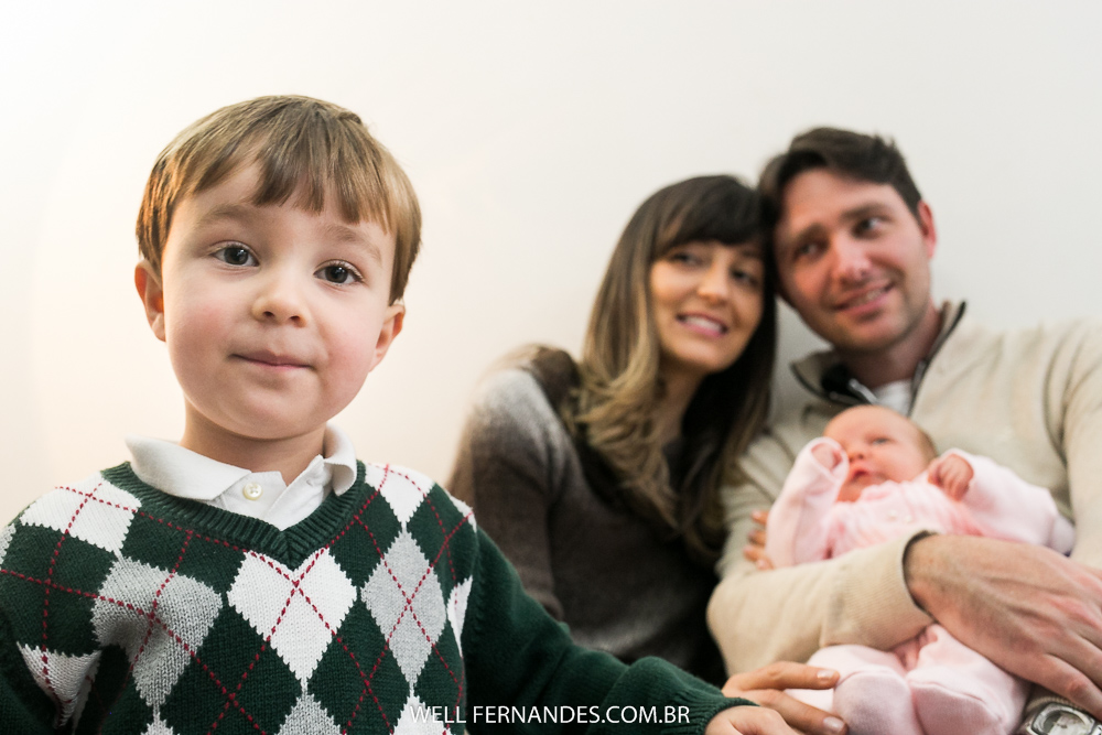irmãozinho mais velho com ciumes