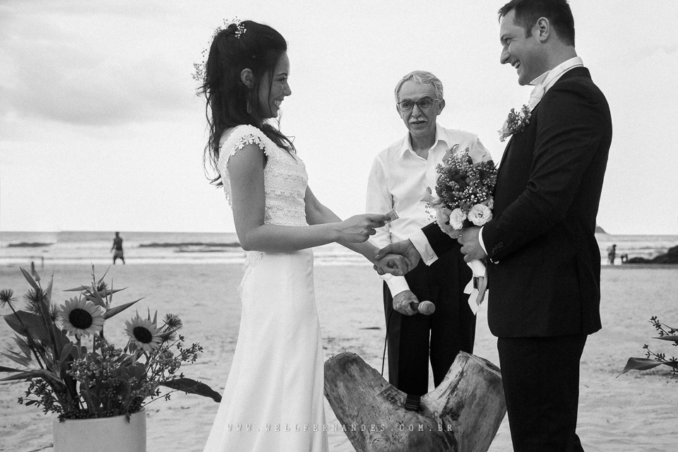 Casamento na praia - Pé na areia - Casar de dia