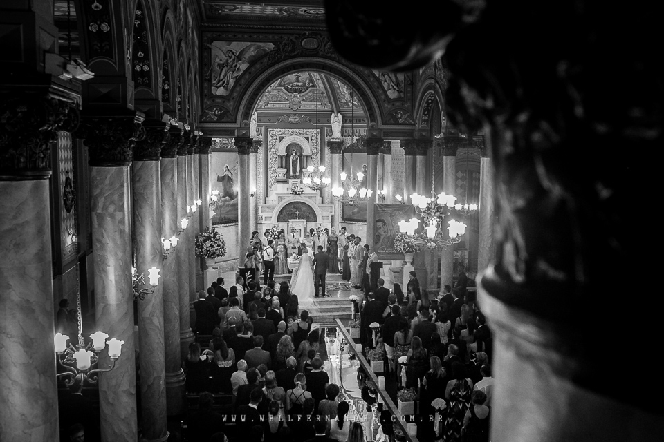 Linda cerimonia em um bela Igreja