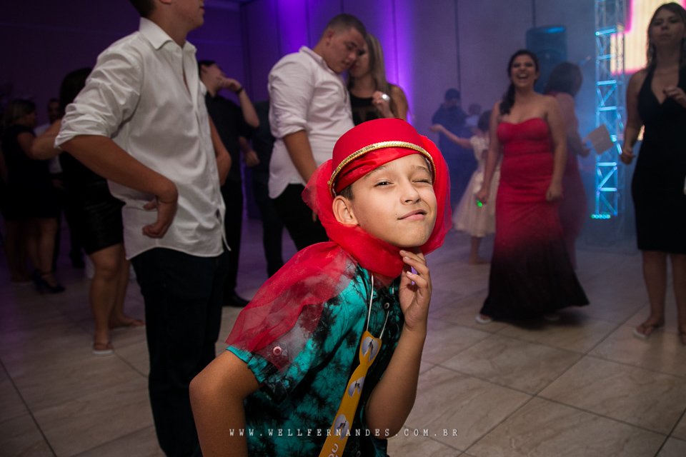 Linda cerimonia em um bela Igreja