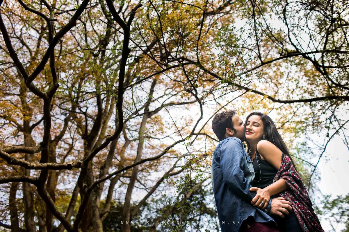 Ensaio de casal divertido