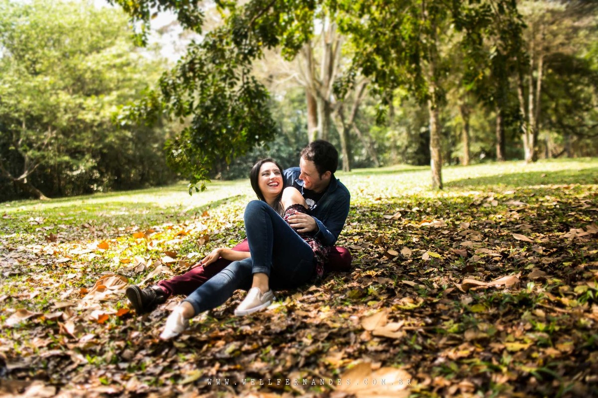 Ensaio de casal divertido