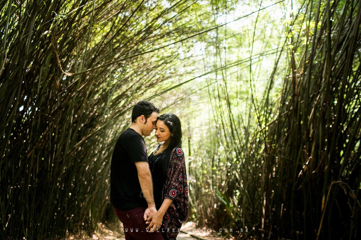 Ensaio de casal divertido
