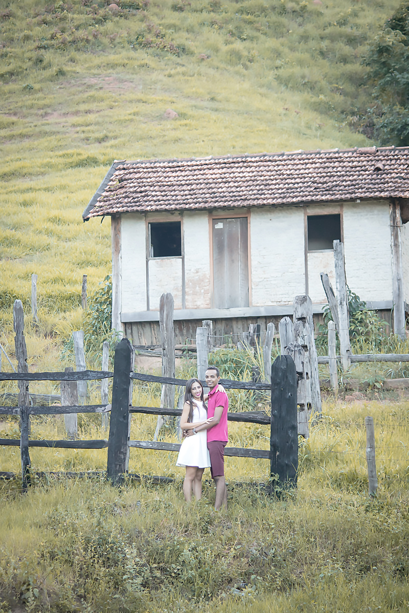 Foto no campo - Leiliane e Willian - fotografia Minaçu Goiás