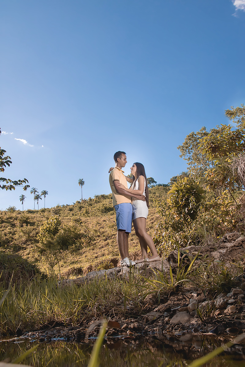 Foto no campo - Leiliane e Willian - fotografia Minaçu Goiás