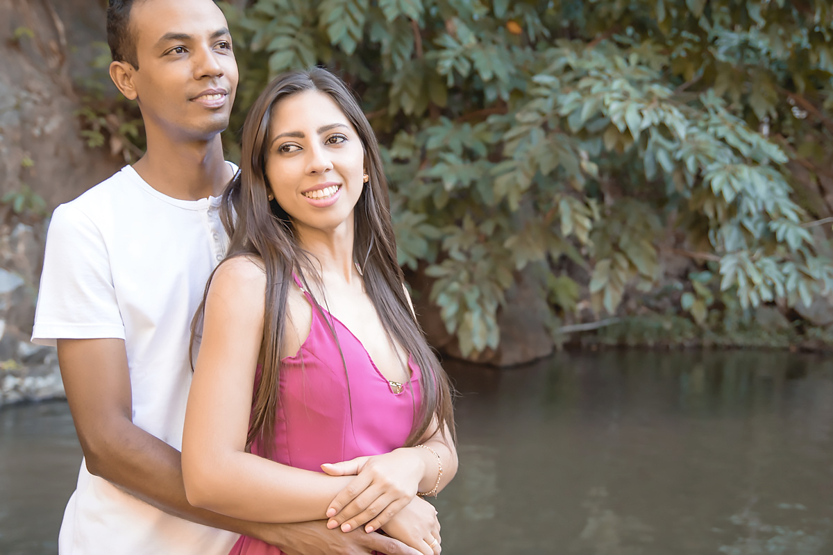 Foto no campo - Leiliane e Willian - fotografia Minaçu Goiás