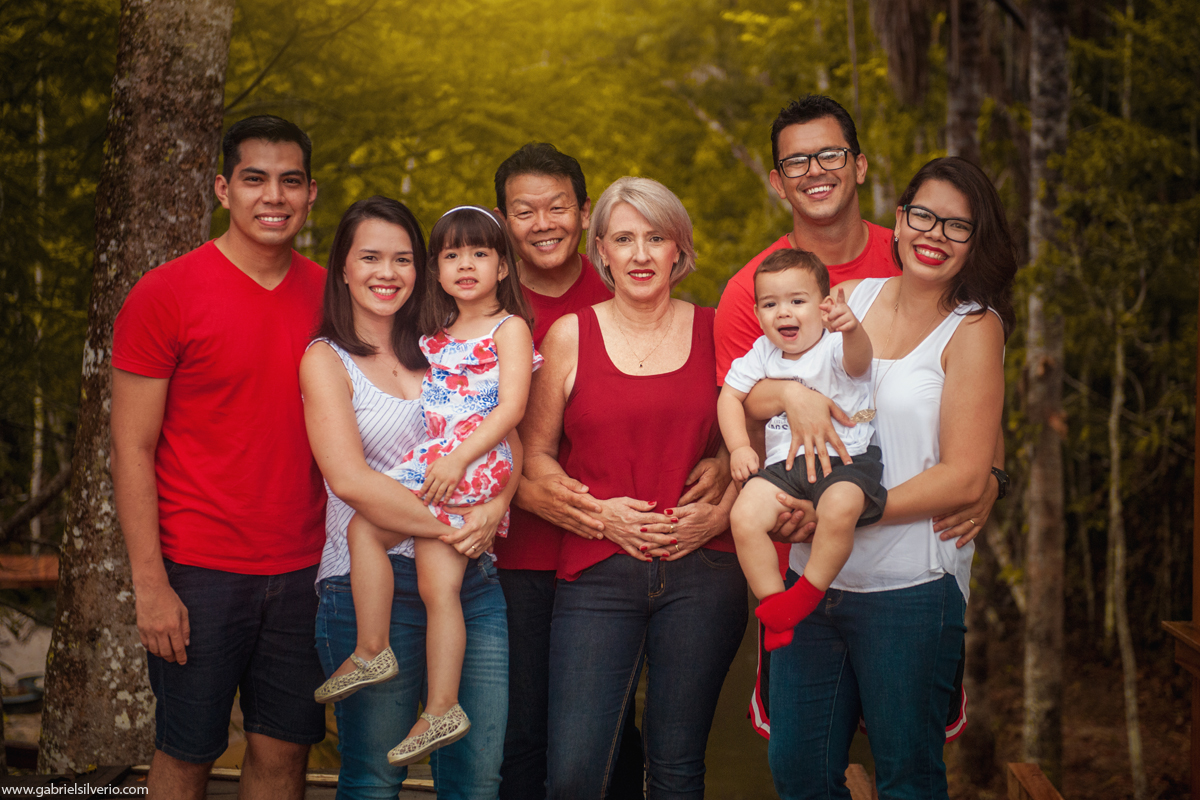 fotos-de-familias-asiaticas-familias-felizes-avós-filhos-e-netos-familia-de-camiseta-vermelha-shiokawa-por-gabriel-silvério-fotografias-vilhena-rondonia-familia-tumblr