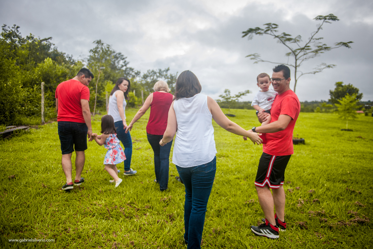 fotos-de-familias-asiaticas-familias-felizes-avós-filhos-e-netos-familia-de-camiseta-vermelha-shiokawa-por-gabriel-silvério-fotografias-vilhena-rondonia-familia-tumblr