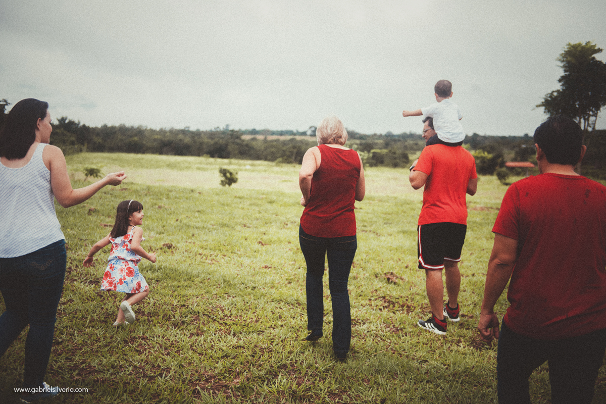 fotos-de-familias-asiaticas-familias-felizes-avós-filhos-e-netos-familia-de-camiseta-vermelha-shiokawa-por-gabriel-silvério-fotografias-vilhena-rondonia-familia-tumblr