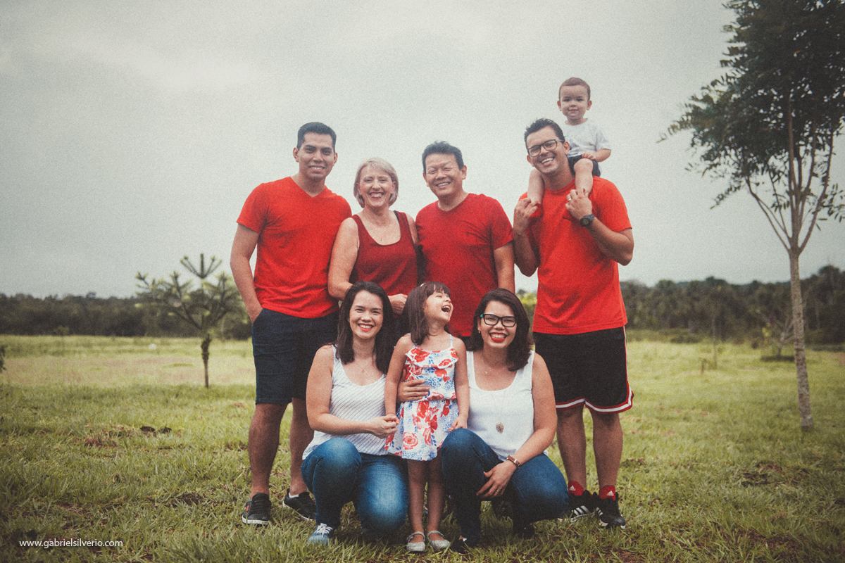 fotos-de-familias-asiaticas-familias-felizes-avós-filhos-e-netos-familia-de-camiseta-vermelha-shiokawa-por-gabriel-silvério-fotografias-vilhena-rondonia-familia-tumblr